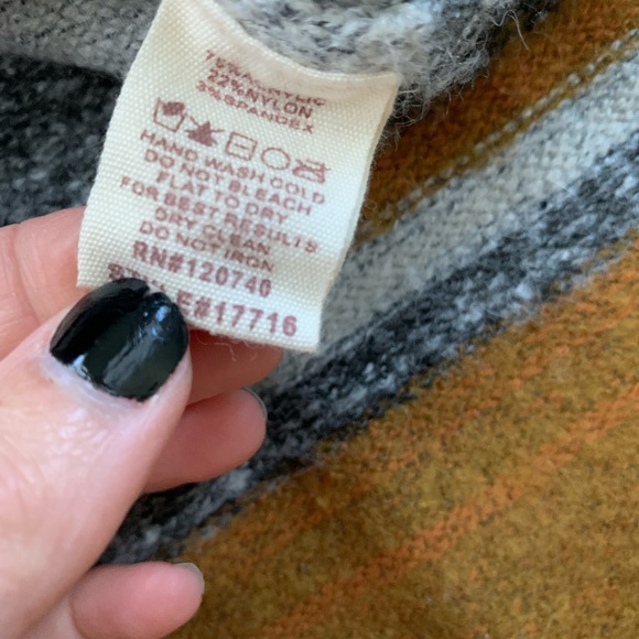 Mysteree Sweater - Picture 5 of 7